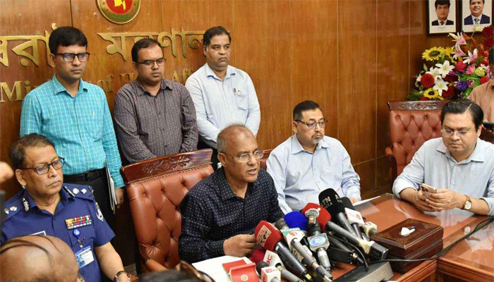 অপরাধী ও সন্ত্রাসীদের ধরতে চিরুনি অভিযান শুরু