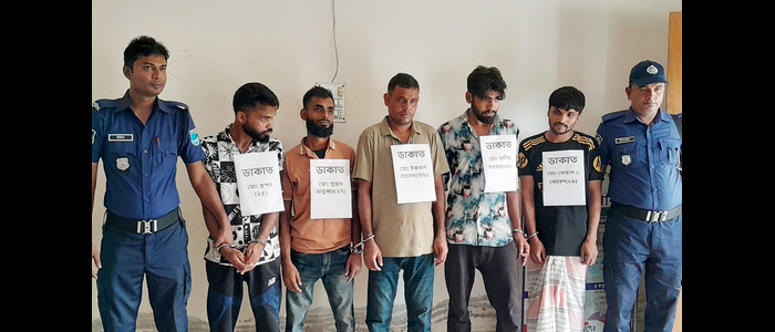 ঢাকা-বরিশাল মহাসড়কে ১৩ জন ডাকাত গ্রেপ্তার